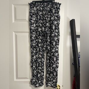 Women's Xhiliration Floral flowy pants Size M